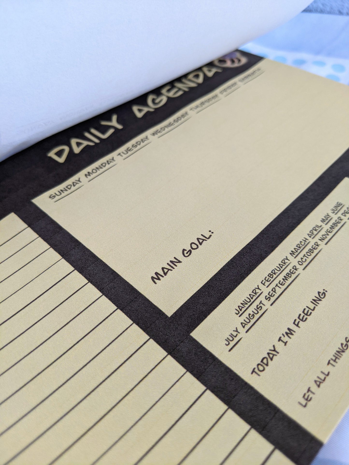 Bee Themed Daily Agenda Notepad